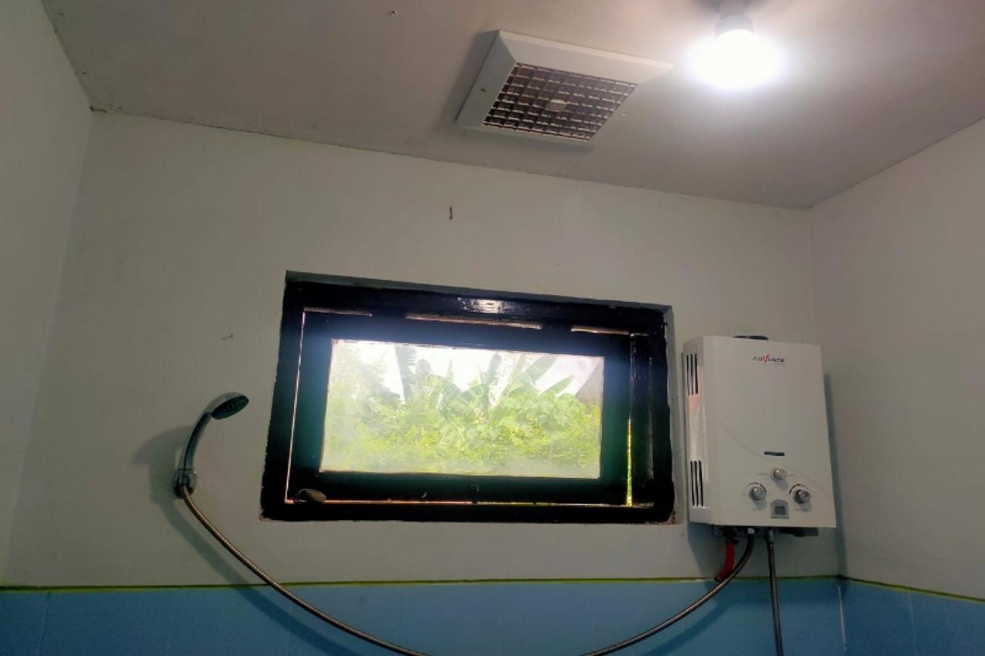 红多兹普拉斯酒店-近苏梅内普广场 Sumenep 外观 照片