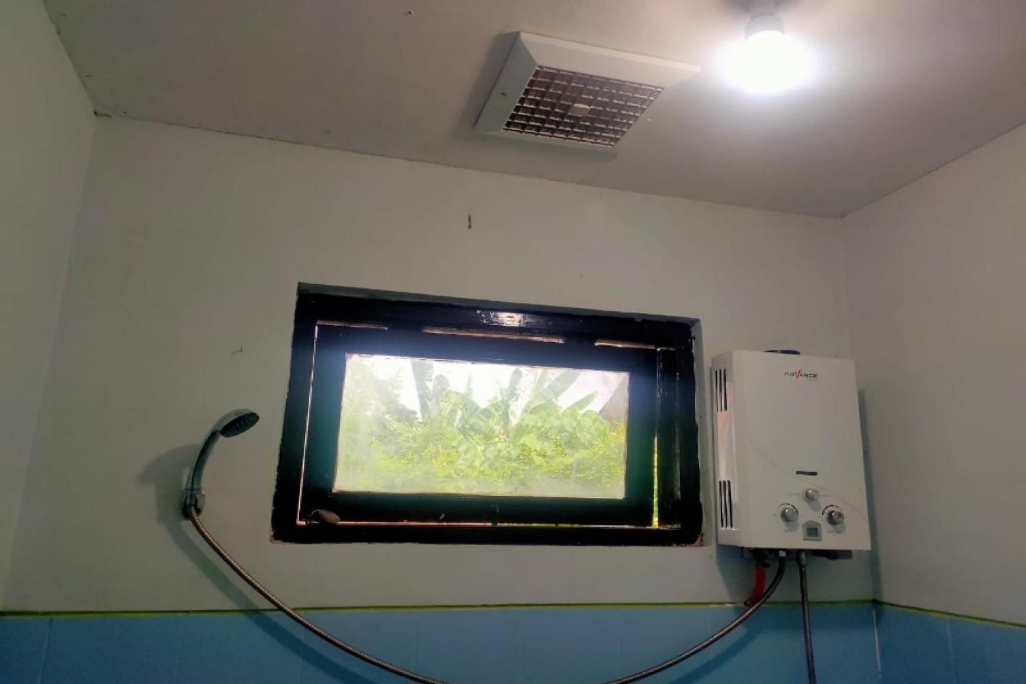 红多兹普拉斯酒店-近苏梅内普广场 Sumenep 外观 照片